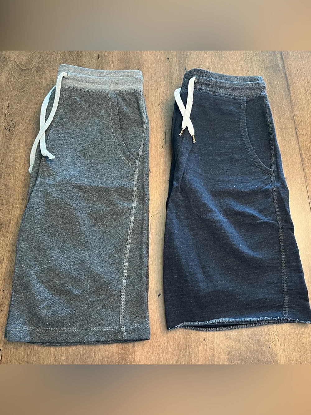 (2) Men’s American Eagle Shorts